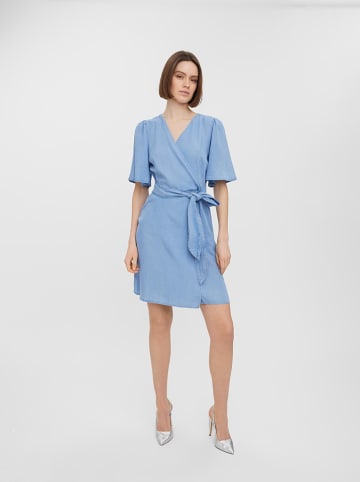 Vero Moda Sukienka "Liliana" w kolorze błękitnym