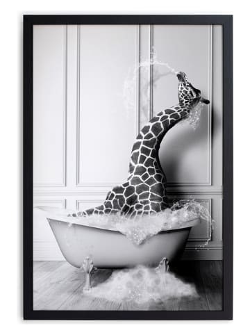 Folkifreckles Ingelijste kunstdruk "Giraffe Bath" - (B)30 x (H)40 cm