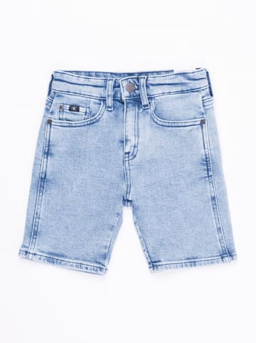 Calvin Klein Szorty dżinsowe w kolorze błękitnym