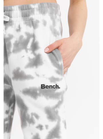 Bench Spodnie dresowe "Shylah" w kolorze szaro-białym