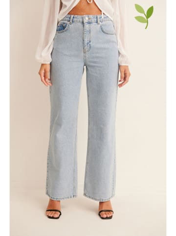 NA-KD Jeans - Comfort fit - in Hellblau