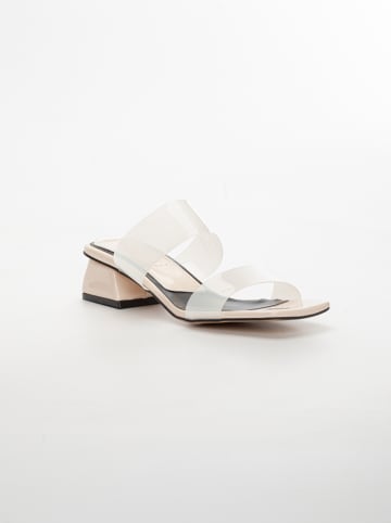 Fnuun Shoes Klapki w kolorze kremowym