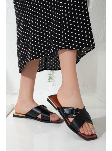 Fnuun Shoes Klapki w kolorze czarnym
