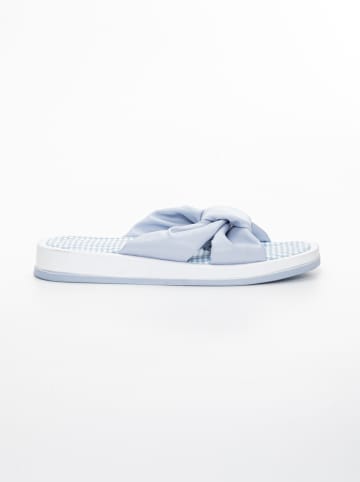Fnuun Shoes Klapki w kolorze błękitnym