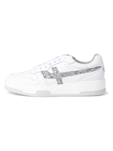 Tamaris Sneakersy w kolorze srebrno-białym