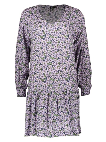 Pieces Sukienka "Alma" w kolorze fioletowym ze wzorem