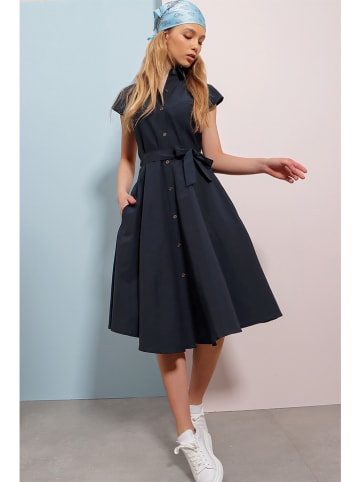 Chezalou Kleid in Dunkelblau
