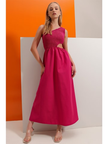 Chezalou Sukienka w kolorze różowym