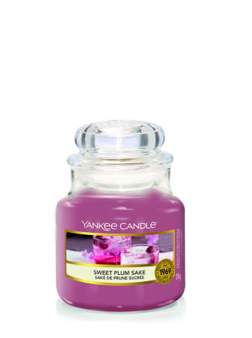 Yankee Candle Mała świeca zapachowa - Sweet Plum Sake - 104 g