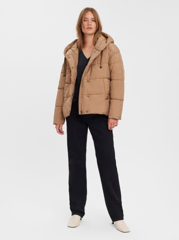 Vero Moda Kurtka zimowa "Gemmaholly" w kolorze jasnobrązowym