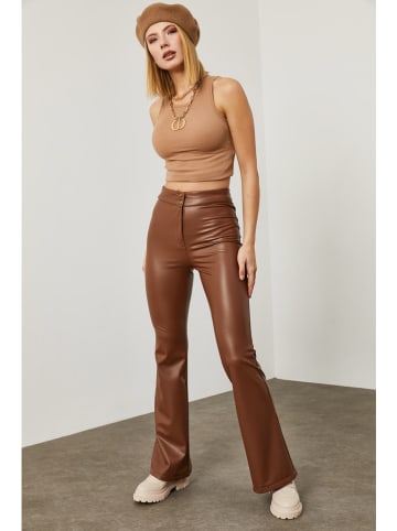 Chezalou Spodnie w kolorze brązowym