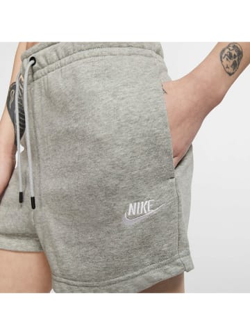 Nike Sweatshorts in Grau