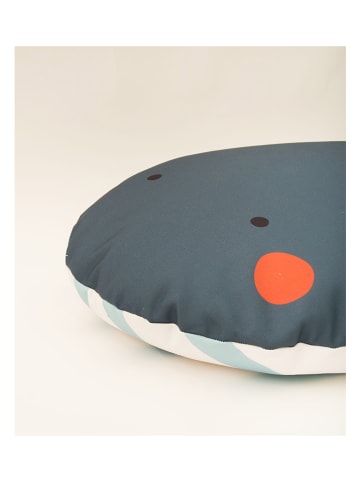 Folkifreckles Bodenkissen "Whale" in Blau - (L)120 x (B)80 cm