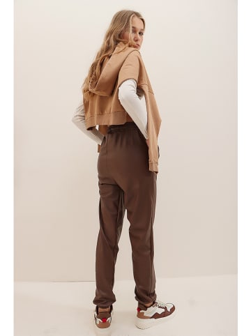 Jumeon Spodnie w kolorze brązowym