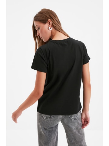 trendyol 2er-Set: Shirts in Schwarz/ Weiß