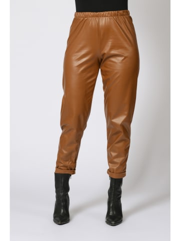 Plus Size Company Spodnie "Doherty" w kolorze karmelowym ze skóry syntetycznej