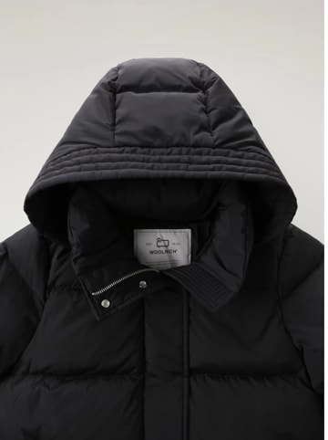 Woolrich Płaszcz puchowy "Aurora" w kolorze czarnym