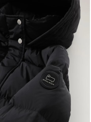 Woolrich Płaszcz puchowy "Aurora" w kolorze czarnym
