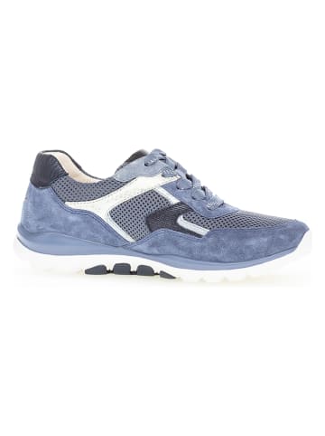 Sneakers in Blau