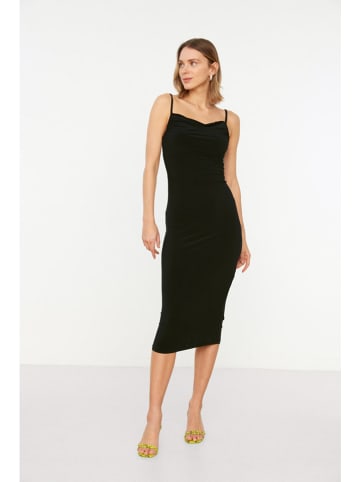 trendyol Kleid in Schwarz