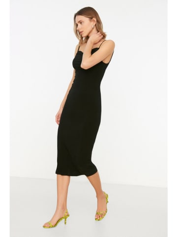 trendyol Kleid in Schwarz