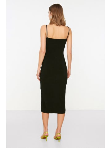 trendyol Kleid in Schwarz