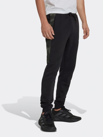 Adidas Spodnie dresowe "Camo PT" w kolorze czarno-oliwkowym