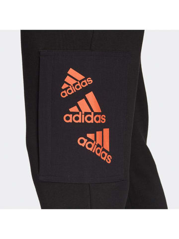 adidas Spodnie dresowe "M Q4 BL PT" w kolorze czarno-pomarańczowym