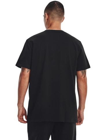 Under Armour Shirt in Schwarz