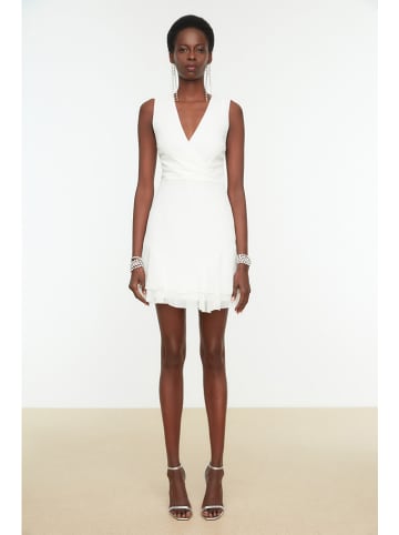 trendyol Kleid in Creme