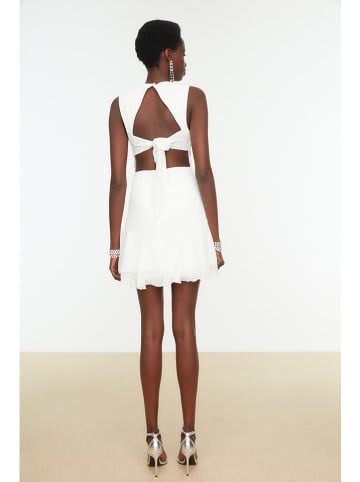 trendyol Kleid in Creme