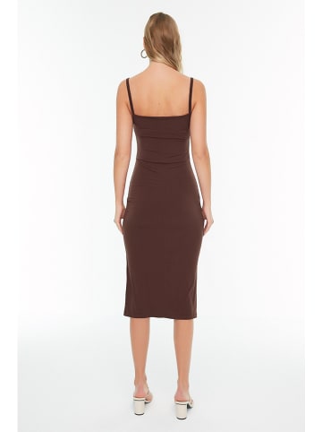 trendyol Kleid in Braun