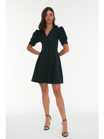 trendyol Kleid in Schwarz