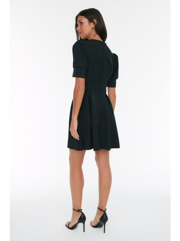 trendyol Kleid in Schwarz
