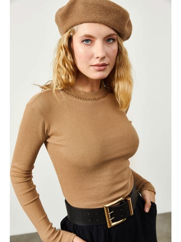 Lycalia Sweter w kolorze beżowym