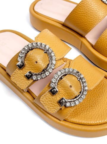 l37 Leren slippers geel