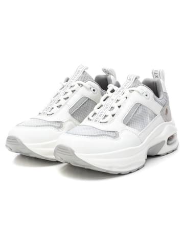 Xti Sneakers in Weiß/ Grau