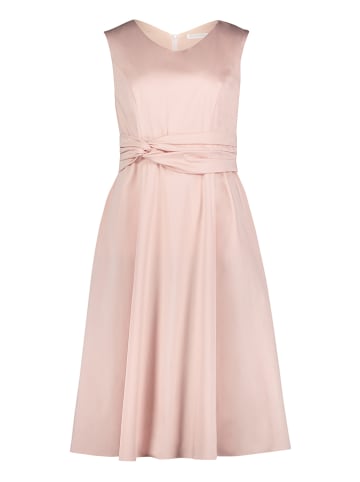 BETTY & CO Sukienka w kolorze jasnoróżowym