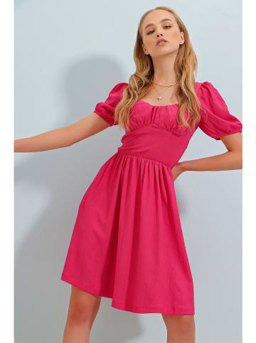 Chezalou Kleid in Pink