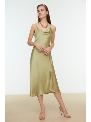 trendyol Kleid in Grün