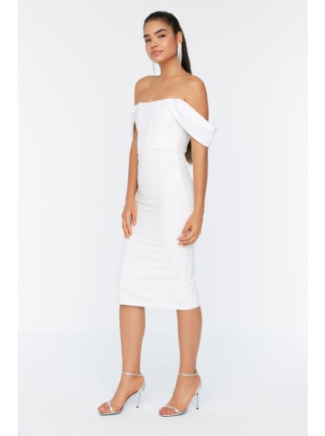 trendyol Kleid in Weiß