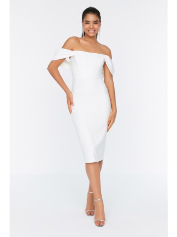 trendyol Kleid in Weiß