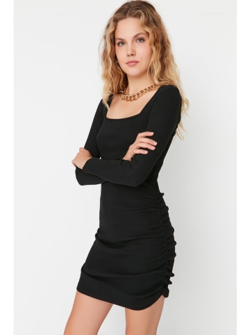 trendyol Kleid in Schwarz