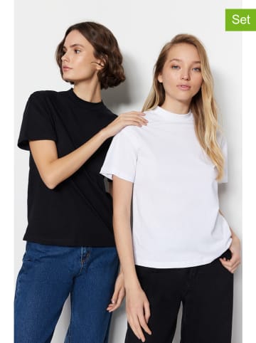 trendyol 2er-Set: Shirts in Weiß/Schwarz
