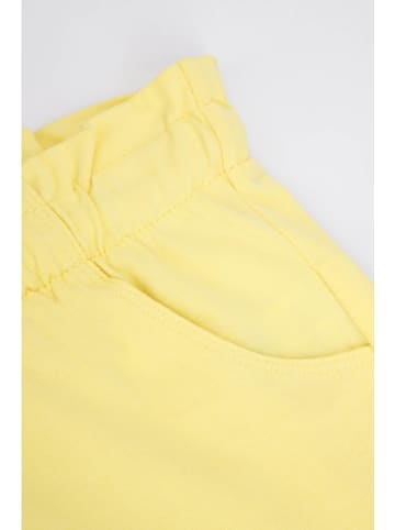 MOKIDA Szorty w kolorze żółtym
