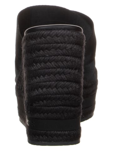 Calvin Klein Klapki w kolorze czarnym na koturnie