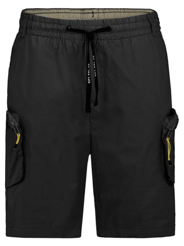 Urban Surface Bermudas in Schwarz
