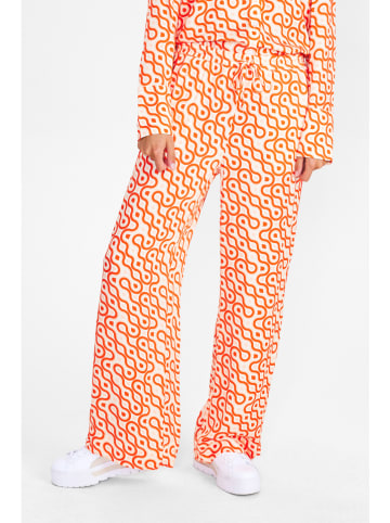 NÜMPH Spodnie "Nuruby" w kolorze pomarańczowo-białym