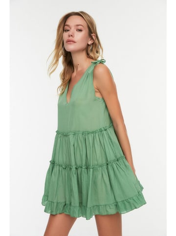 trendyol Kleid in Grün