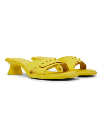 Camper Leren slippers "Dina" geel